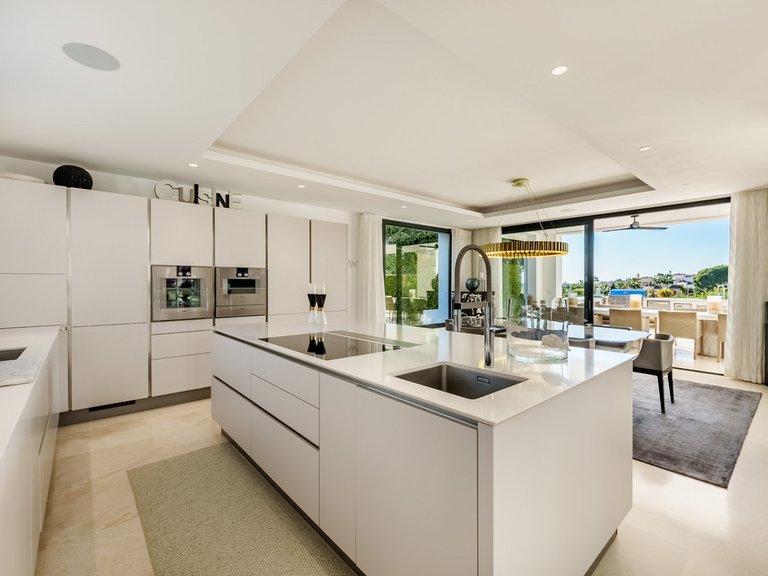 Villa for Sale in Nueva Andalucía, Malaga 11