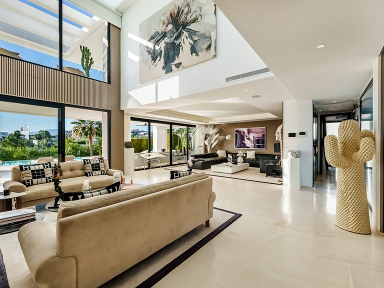 Villa for Sale in Nueva Andalucía, Malaga 12