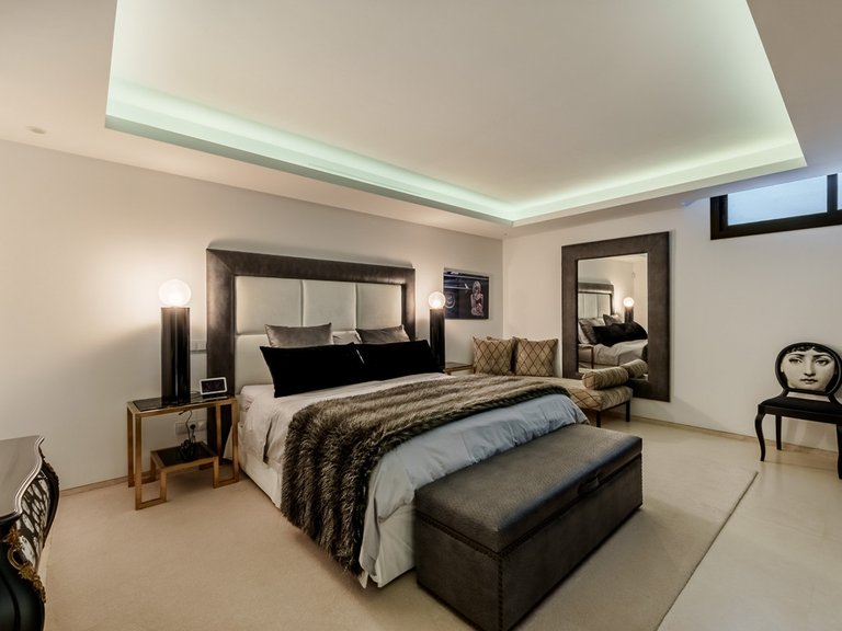 Villa for Sale in Nueva Andalucía, Malaga 5