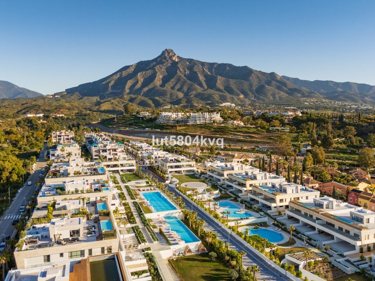 Apartment for Sale in The Golden Mile, Malaga 1