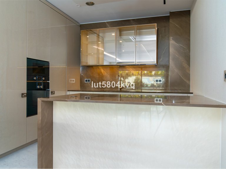 Apartment for Sale in The Golden Mile, Malaga 10