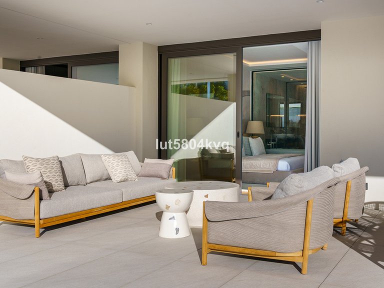 Apartment for Sale in The Golden Mile, Malaga 11