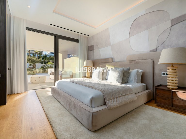 Apartment for Sale in The Golden Mile, Malaga 12