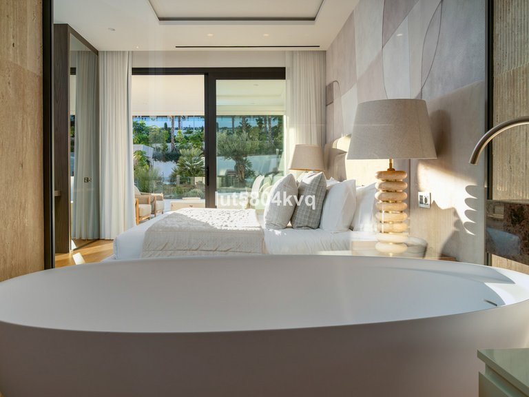 Apartment for Sale in The Golden Mile, Malaga 14