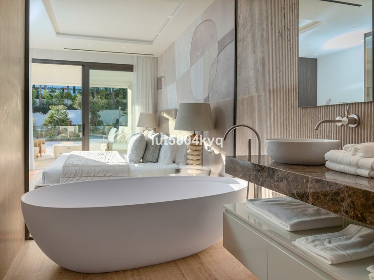 Apartment for Sale in The Golden Mile, Malaga 15