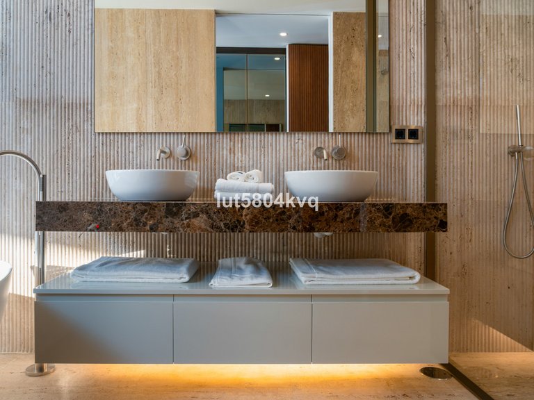 Apartment for Sale in The Golden Mile, Malaga 16