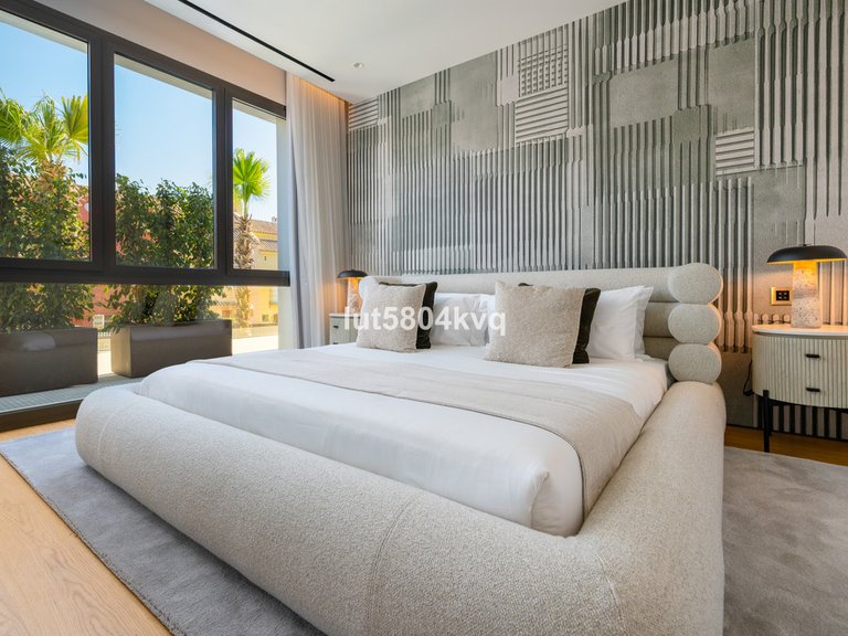 Apartment for Sale in The Golden Mile, Malaga 19