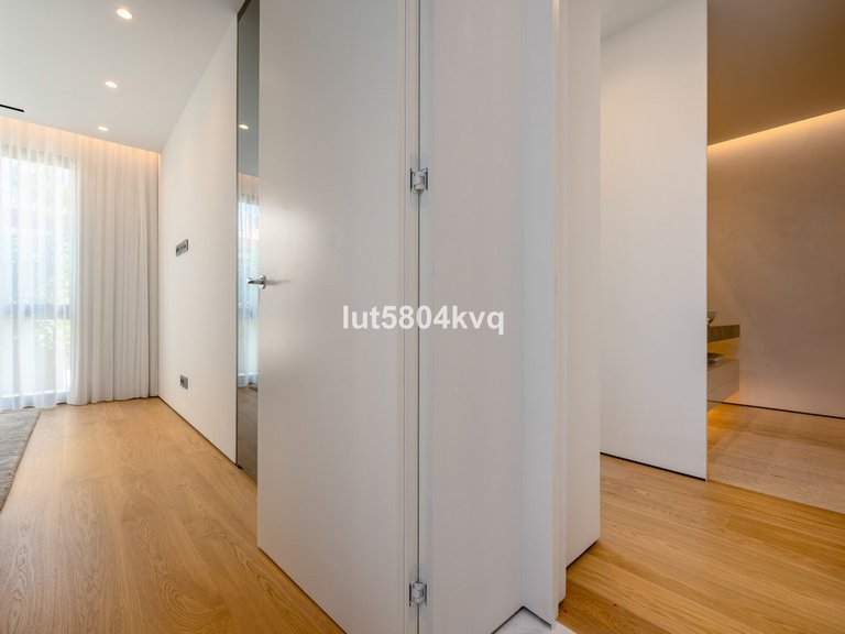 Apartment for Sale in The Golden Mile, Malaga 21
