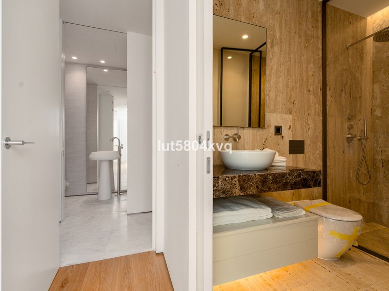 Apartment for Sale in The Golden Mile, Malaga 23