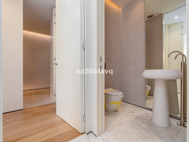 Apartment for Sale in The Golden Mile, Malaga 24