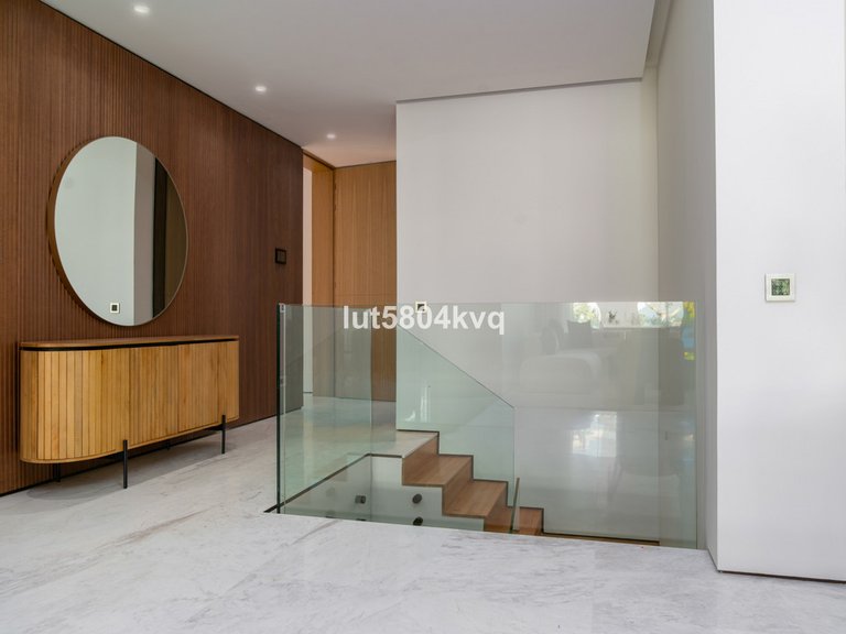 Apartment for Sale in The Golden Mile, Malaga 25