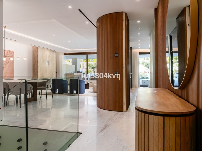 Apartment for Sale in The Golden Mile, Malaga 26