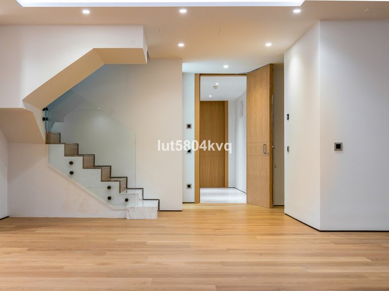 Apartment for Sale in The Golden Mile, Malaga 28