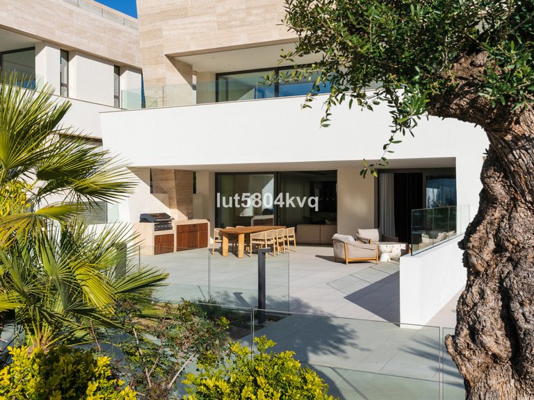 Apartment for Sale in The Golden Mile, Malaga 3
