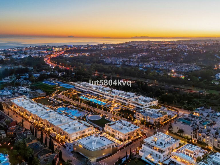 Apartment for Sale in The Golden Mile, Malaga 37
