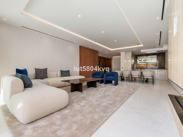 Apartment for Sale in The Golden Mile, Malaga 6
