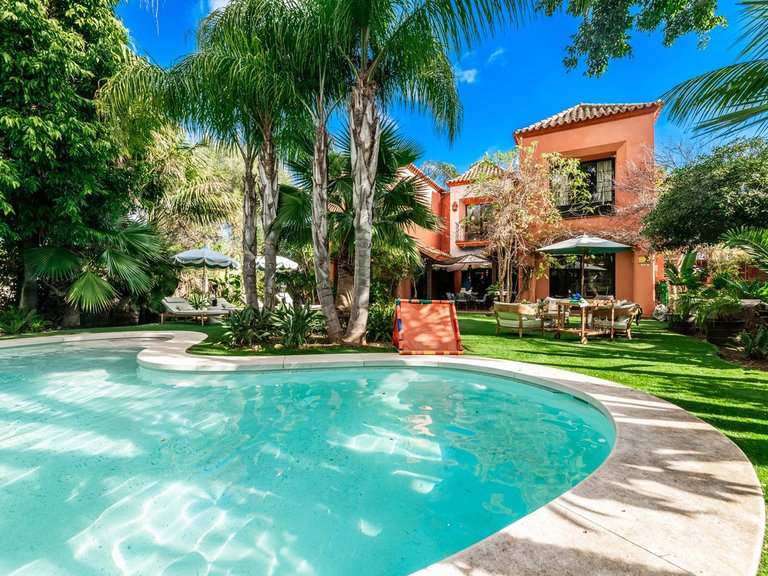 Villa for Weekly Rent in Guadalmina Baja, Malaga 27