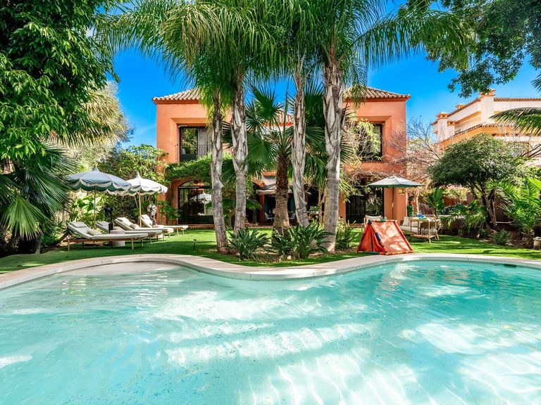 Villa for Weekly Rent in Guadalmina Baja, Malaga 3