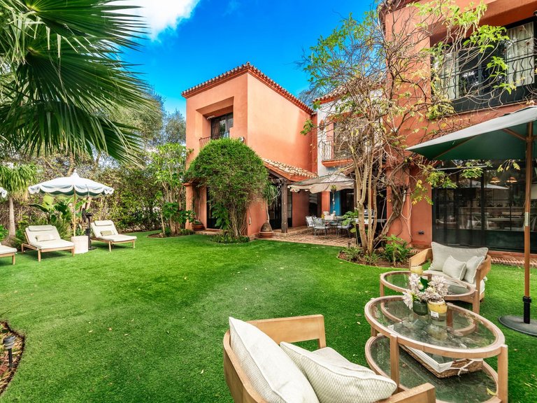 Villa for Weekly Rent in Guadalmina Baja, Malaga 4