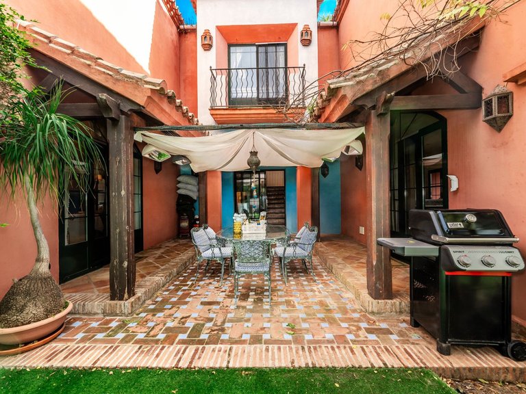 Villa for Weekly Rent in Guadalmina Baja, Malaga 5