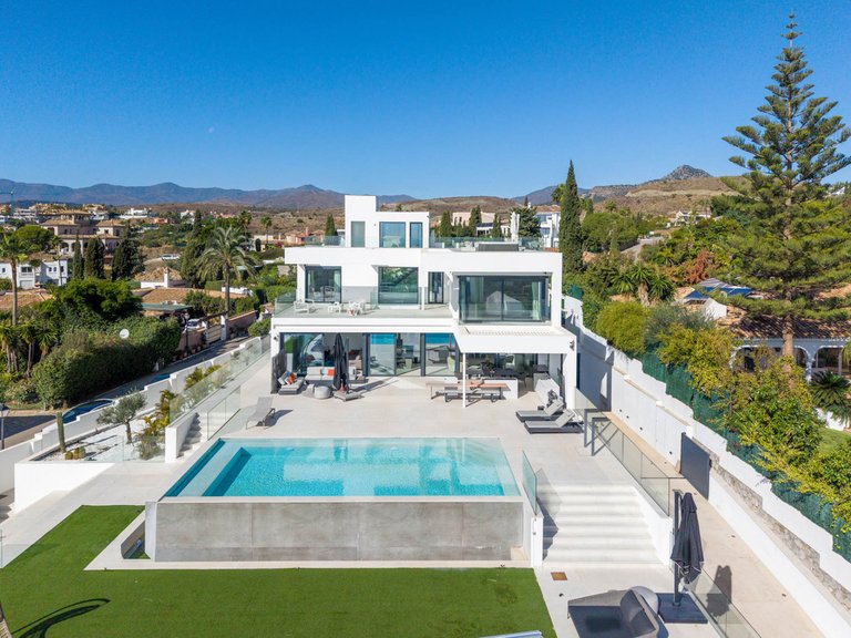 Villa for Sale in Benahavís, Malaga 1