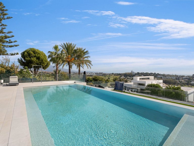 Villa for Sale in Benahavís, Malaga 14