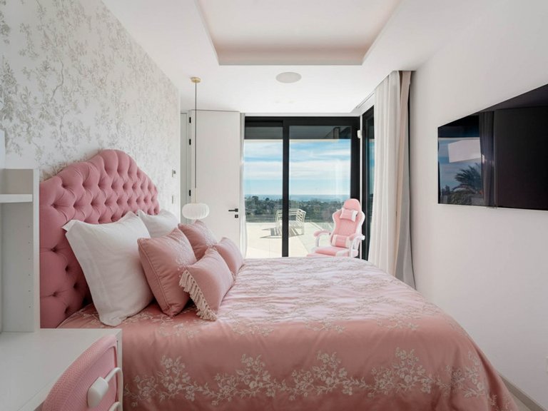 Villa for Sale in Benahavís, Malaga 17