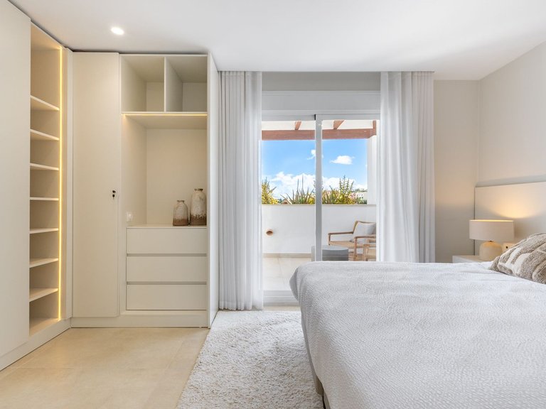 Apartment for Sale in Nueva Andalucía, Malaga 14