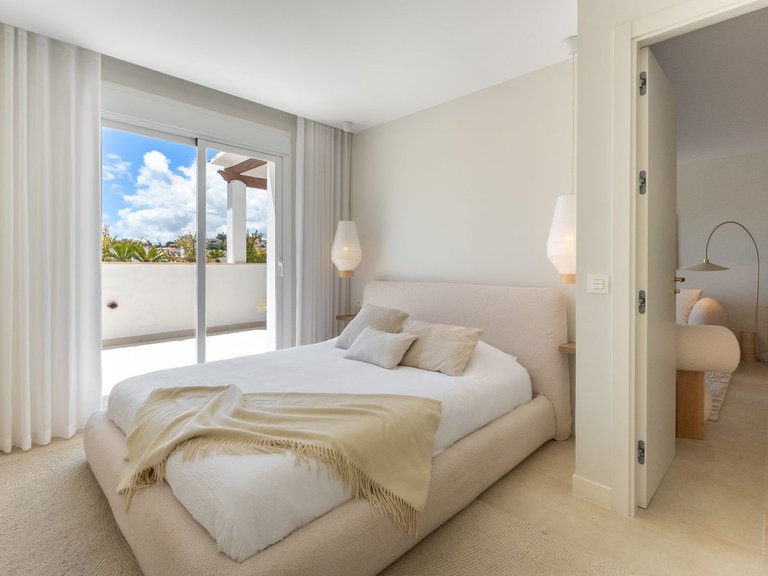 Apartment for Sale in Nueva Andalucía, Malaga 18