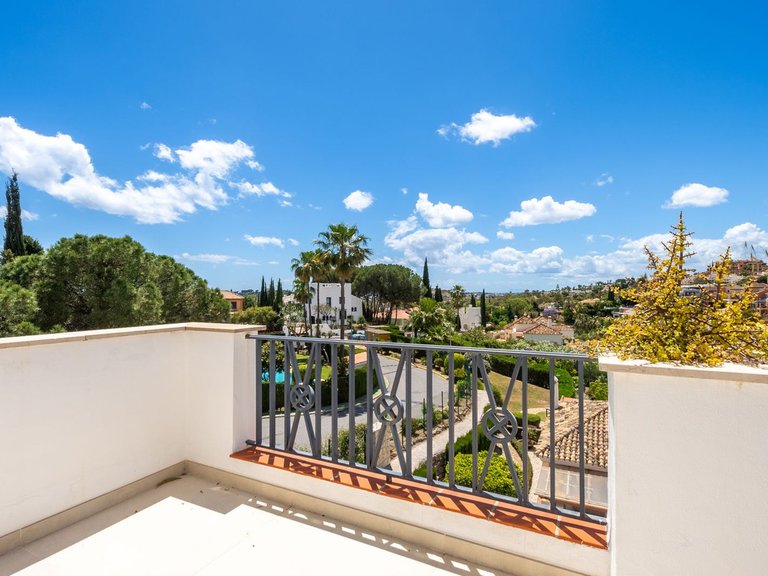 Apartment for Sale in Nueva Andalucía, Malaga 22