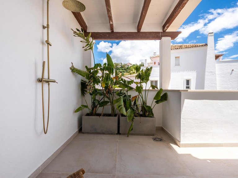 Apartment for Sale in Nueva Andalucía, Malaga 9
