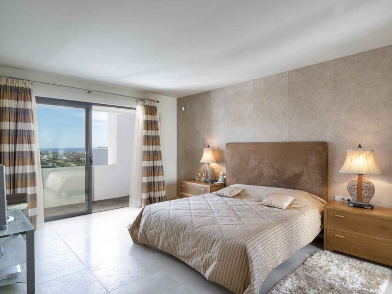Apartment for Sale in New Golden Mile, Malaga 13