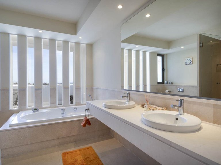 Apartment for Sale in New Golden Mile, Malaga 15