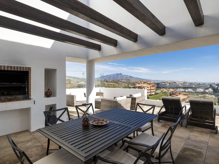 Apartment for Sale in New Golden Mile, Malaga 2