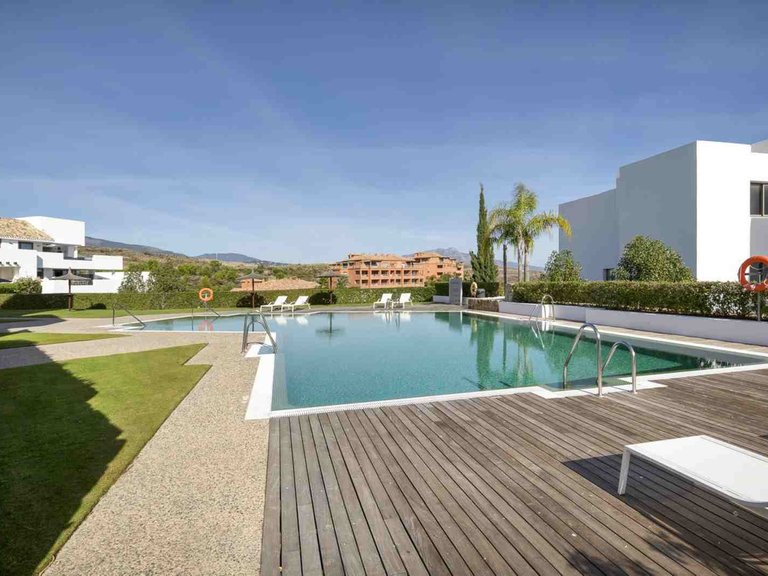 Apartment for Sale in New Golden Mile, Malaga 25