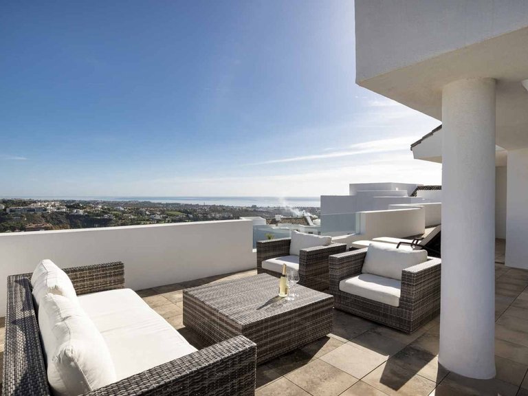 Apartment for Sale in New Golden Mile, Malaga 3