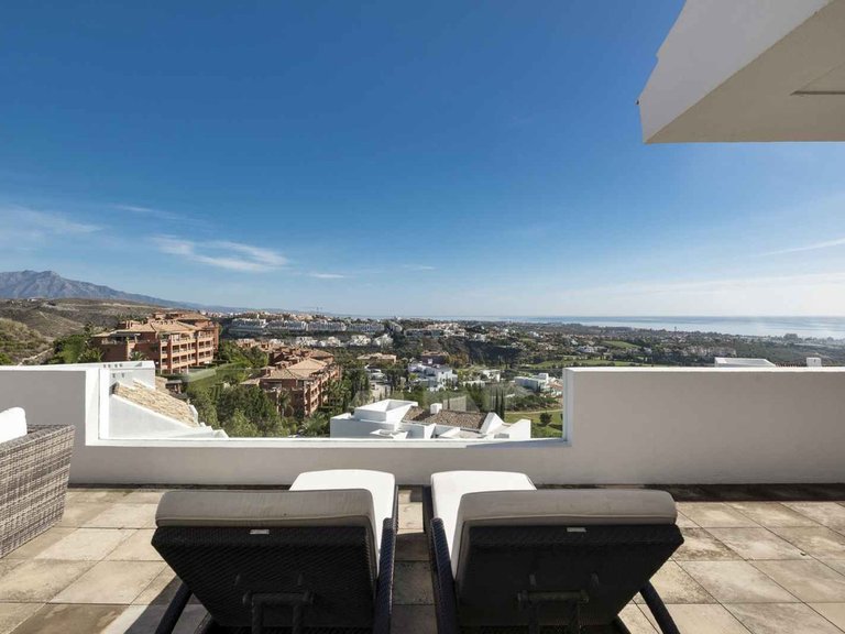 Apartment for Sale in New Golden Mile, Malaga 4