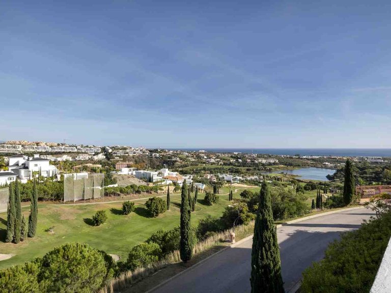 Apartment for Sale in New Golden Mile, Malaga 5
