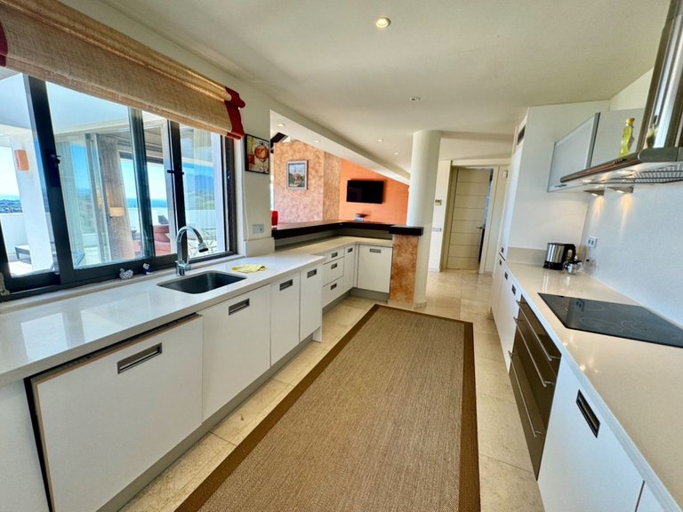 Apartment for Sale in New Golden Mile, Malaga 7
