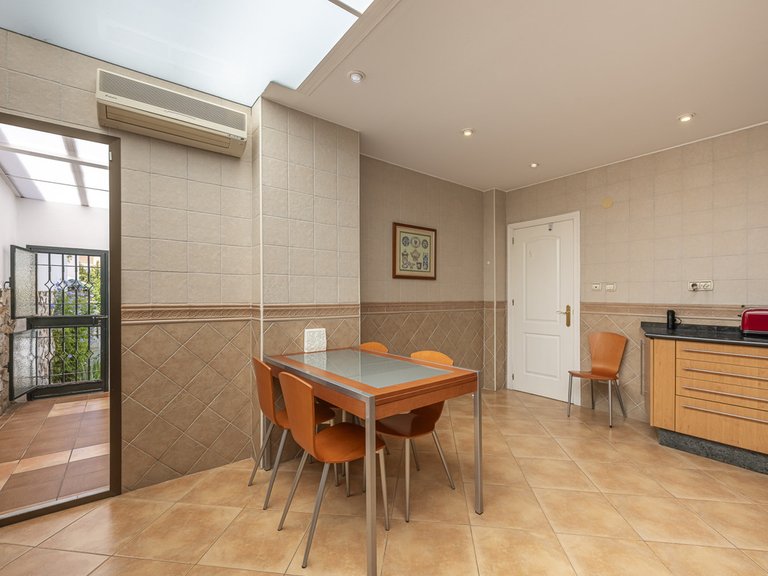 Villa for Sale in Málaga Centro, Malaga 12