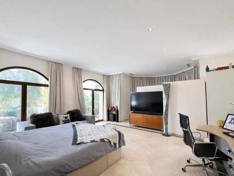 Villa for Sale in Benahavís, Malaga 11
