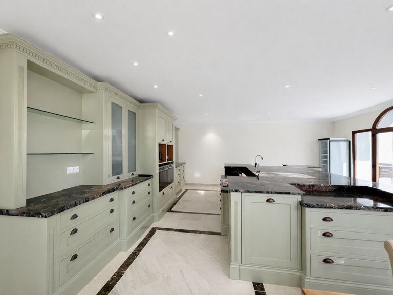 Villa for Sale in Benahavís, Malaga 12
