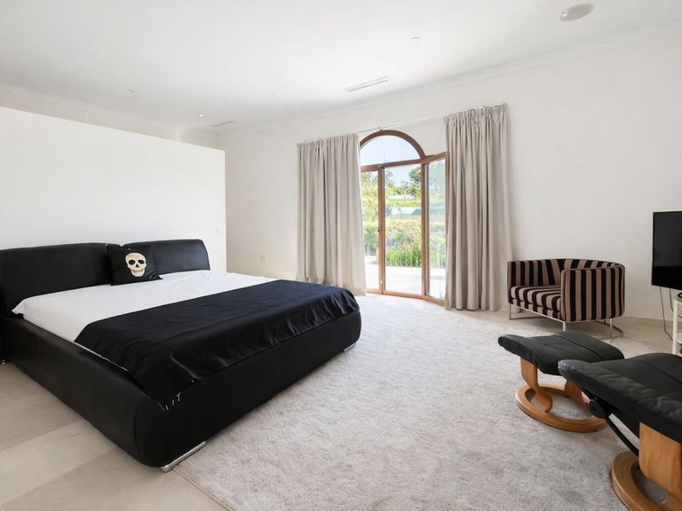 Villa for Sale in Benahavís, Malaga 15