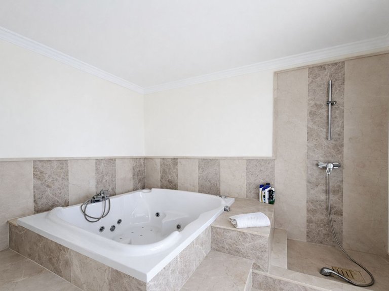 Villa for Sale in Benahavís, Malaga 19