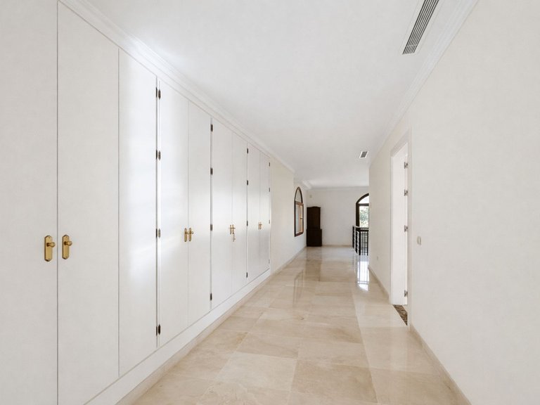 Villa for Sale in Benahavís, Malaga 25