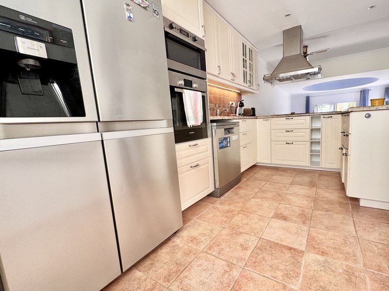 Villa for Sale in Nueva Andalucía, Malaga 10