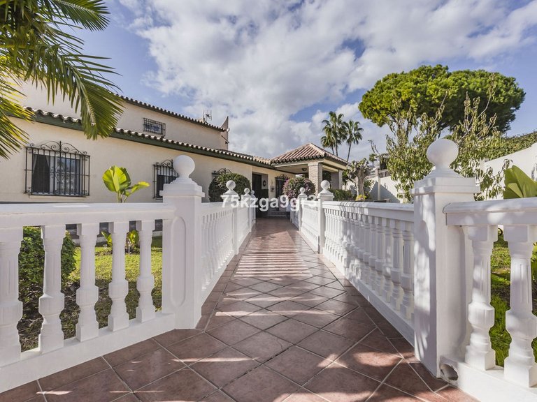 Villa for Sale in Benalmadena Costa, Malaga 1