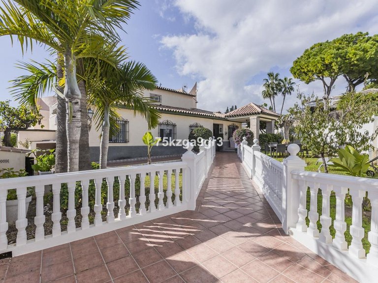 Villa for Sale in Benalmadena Costa, Malaga 9