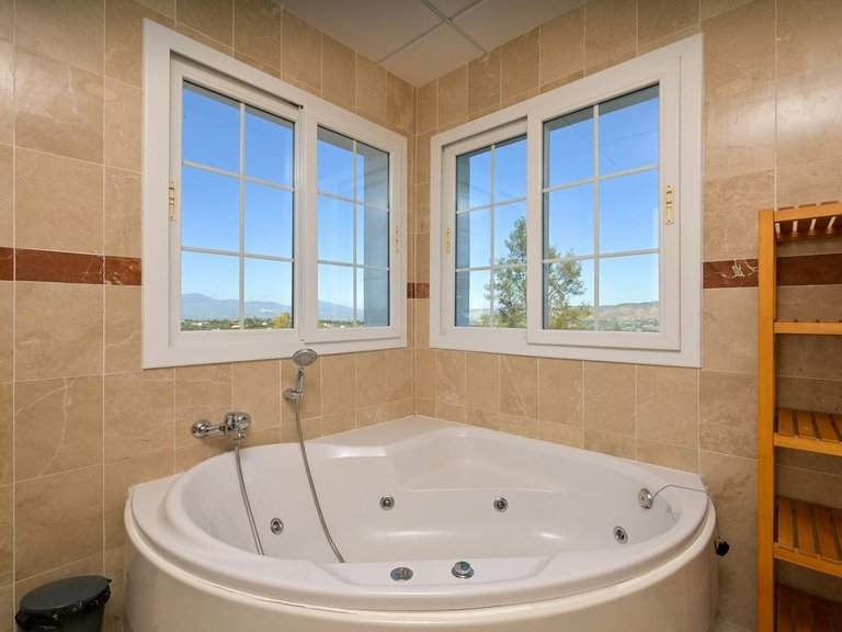 Villa for Sale in Alhaurín De La Torre, Malaga 35