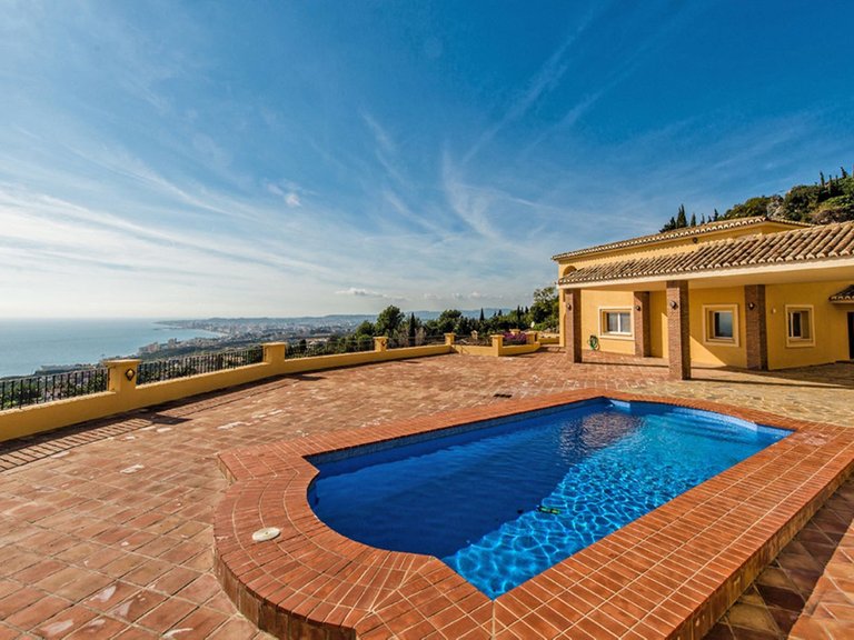 Villa for Sale in Benalmadena, Malaga 3